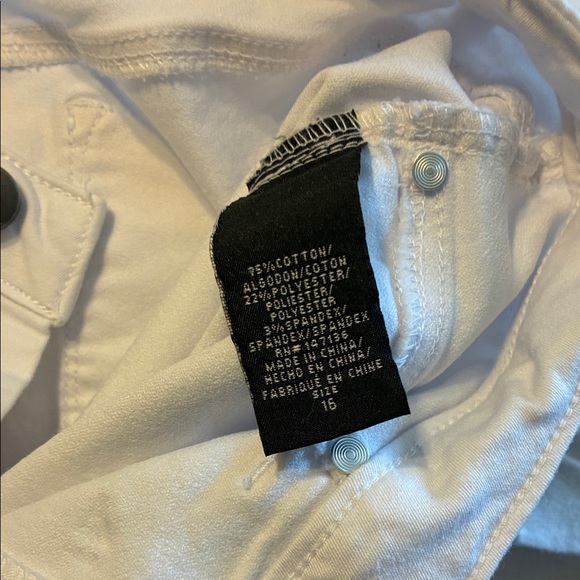 1822 Denim Women's White Ankle Jeans - Picture 3 of 9